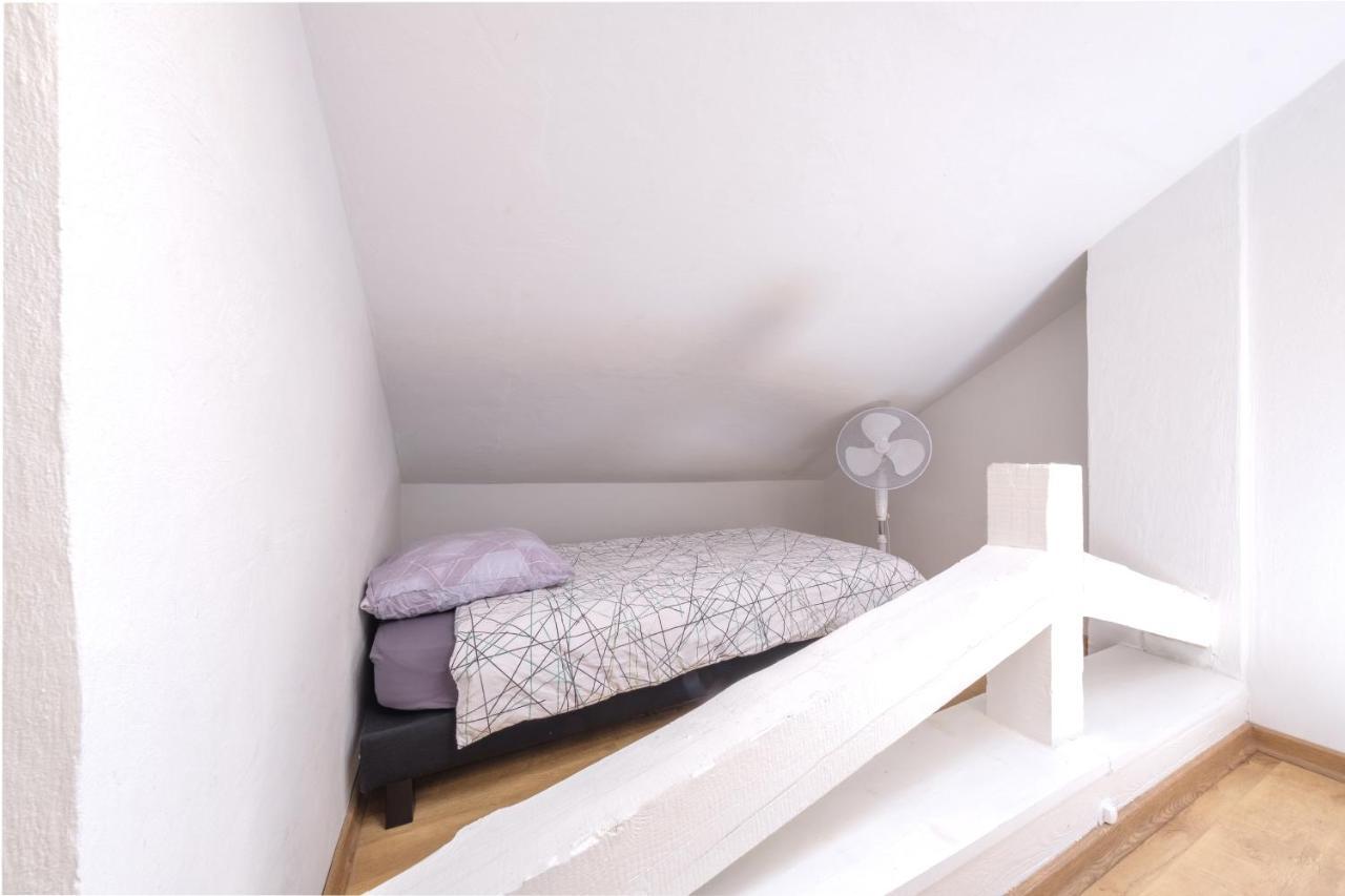 Beau Duplex 54m2, Calme, 2 chambres, NETFLIX et WIFI, TV 140cms, parking, HYPERCENTRE a 400m, arrivee tardive possible avec boite a cles Albertville Extérieur photo