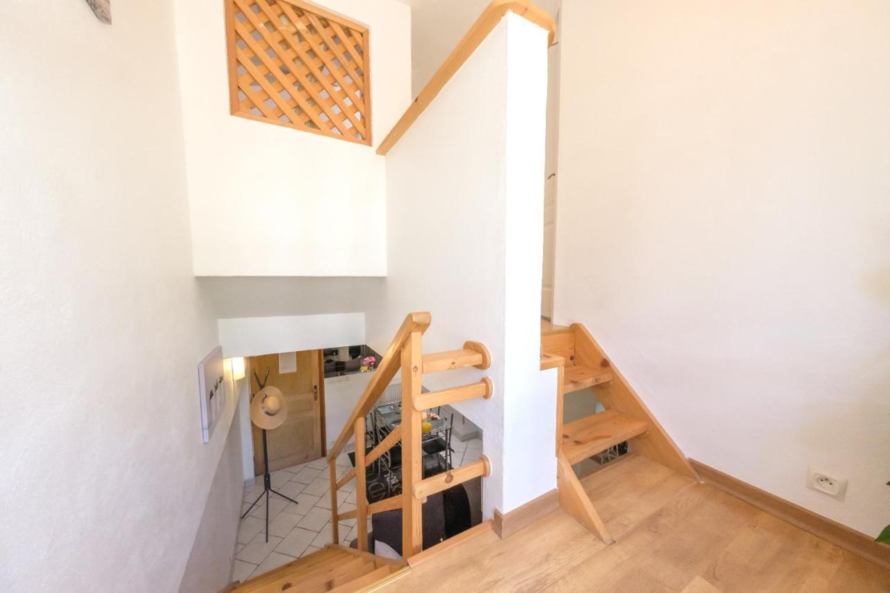 Beau Duplex 54m2, Calme, 2 chambres, NETFLIX et WIFI, TV 140cms, parking, HYPERCENTRE a 400m, arrivee tardive possible avec boite a cles Albertville Extérieur photo