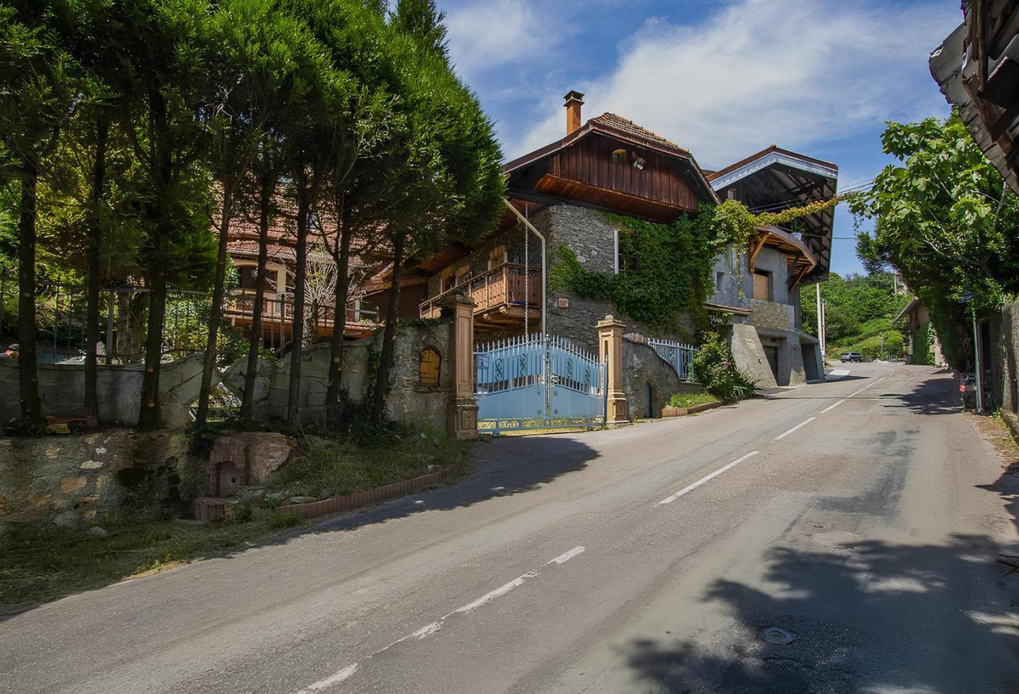 Beau Duplex 54m2, Calme, 2 chambres, NETFLIX et WIFI, TV 140cms, parking, HYPERCENTRE a 400m, arrivee tardive possible avec boite a cles Albertville Extérieur photo